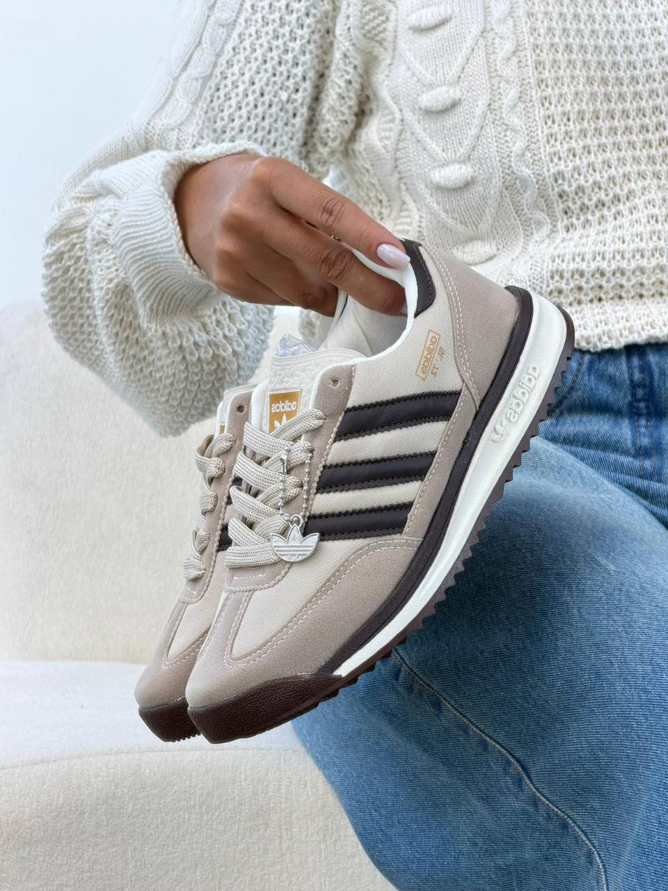 Zapatillas SL importadas brasileras en beige, blanco y negro
